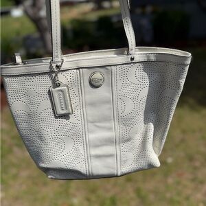 Coach White Leather Tote Bag with Structured Design